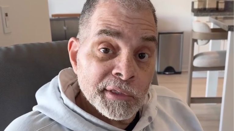 Sindbad tritt zum ersten Mal seit seinem Schlaganfall öffentlich auf