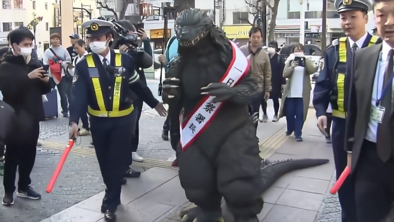 Godzilla übernimmt für einen Tag die Rolle des Polizeichefs von Tokio