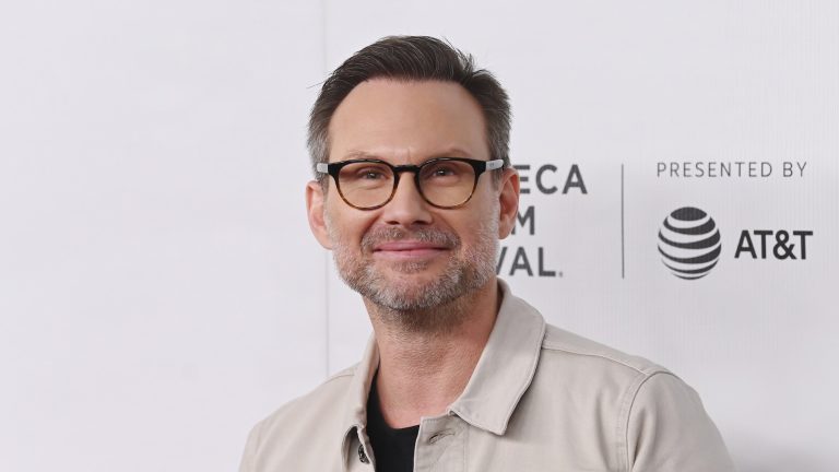 Christian Slater spielt Dexters Mentor im Dexter Prequel