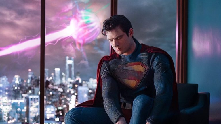 David Corenswet wurde auf dem First-Look-Foto von James Gunn als Superman gefeiert