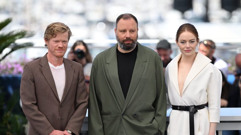 Emma Stone und Jesse Plemons spielen die Hauptrollen in Yorgos Lanthimos‘ Bugonia