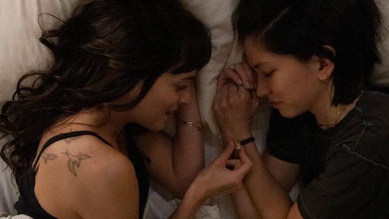 Eine elektrisierende Dakota Johnson & Sonoya Mizuno
