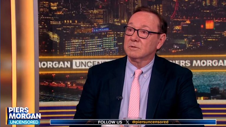 Kevin Spacey behauptet, er sei pleite, bricht bei Piers Morgan zusammen