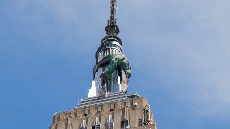 Der Drache Vhagar sitzt auf dem Empire State Building, um für „House of the Dragon“ zu werben