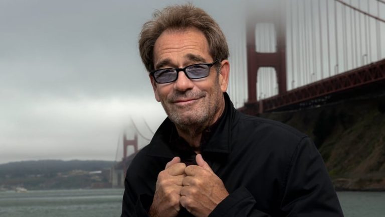 Huey Lewis wird in einer Mockumentary über sein Leben mitspielen