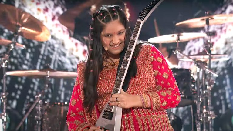 Die 11-jährige Maya Neelakantan rockt den Metallica-Klassiker bei AGT