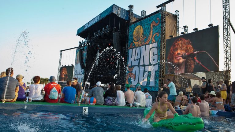 Hangout Music Festival durch Morgan Wallens Sand in My Boots ersetzt