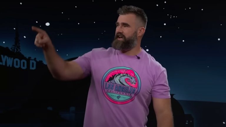Jason Kelce moderiert die wöchentliche Late-Night-Show auf ESPN