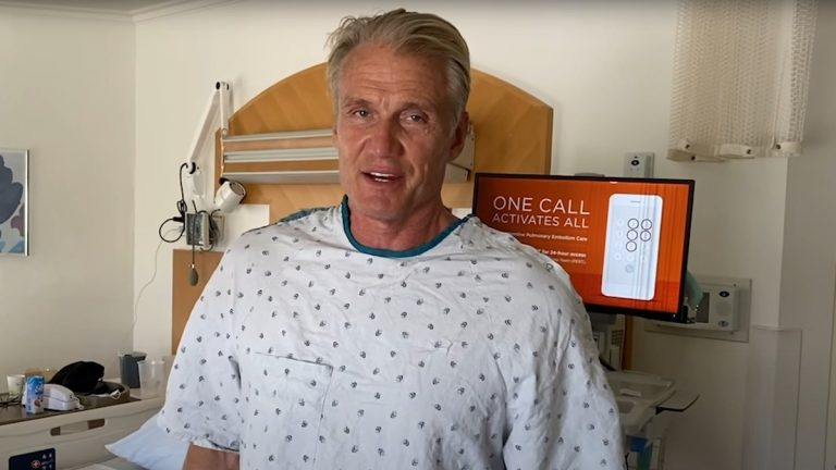 Dolph Lundgren ist „krebsfrei“, nachdem ihm noch zwei Jahre zu leben gegeben wurden