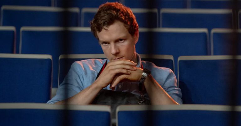 Patrick Gibson über „Becoming Dexter for Original Sin: Podcast“.