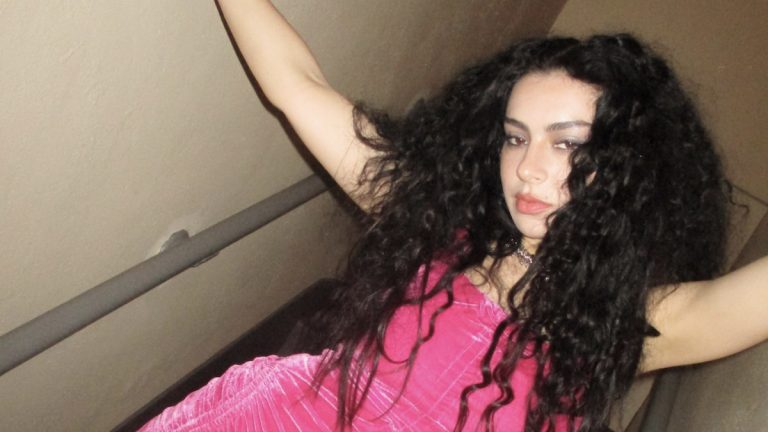 Lassen Sie Charli XCXs durchgesickerten Letterboxd-Account Ihr Gehirn zwischen den Wochen massieren