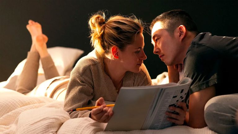 Kristen Stewart & Steven Yeun, Roboter in Liebe