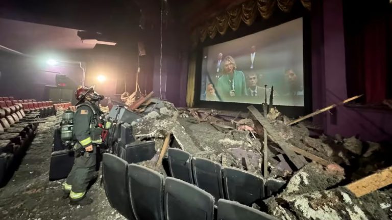 Die Decke kollabiert im Kino während Captain America