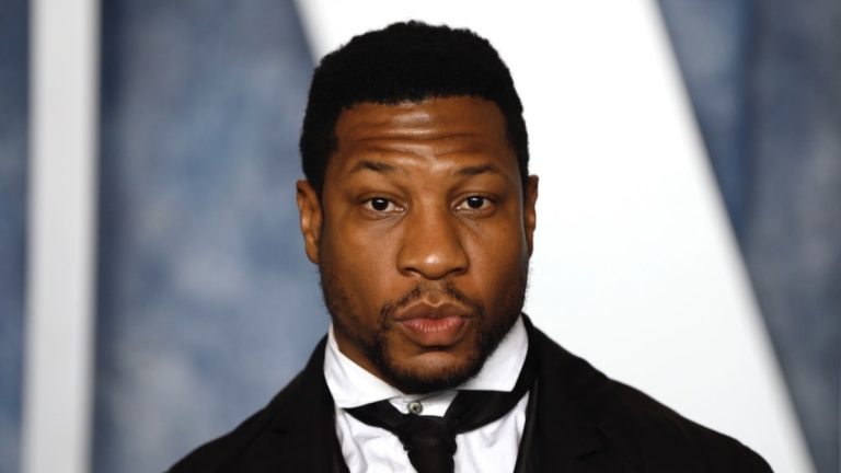 Jonathan Majors gibt zu, Ex-Freundin in durchgesickerter Audio zu erwürgen