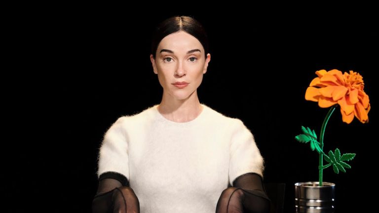 St. Vincent kündigt ein neues Lied „DOA“ für den Tod eines Einhorn -Soundtracks an