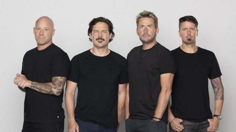 Nickelback zum Headline Velocity Festival auf Field of Dreams Film Site