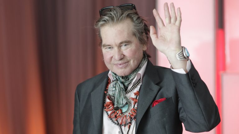 Val Kilmer, Top-Waffen-Schauspieler und einmaliger Batman, tot mit 65