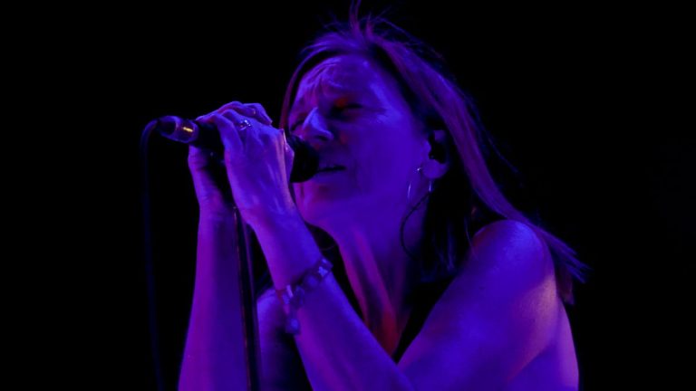 Beth Gibbons führt bei Coachella 2025 „Glorybox“ durch