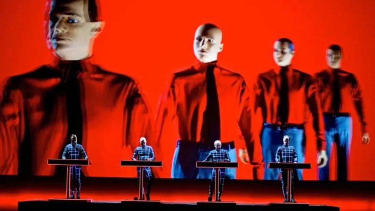 Coachella: Kraftwerk liefern schillernde Performance