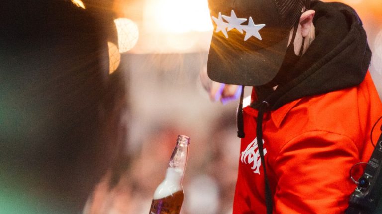 Deadmau5 entschuldigt sich dafür, dass er während des Coachella -Sets zu betrunken ist