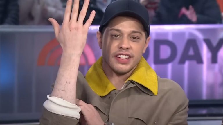 Pete Davidson bestätigt, dass er 200.000 Dollar für das Entfernen von Tattoos ausgegeben hat