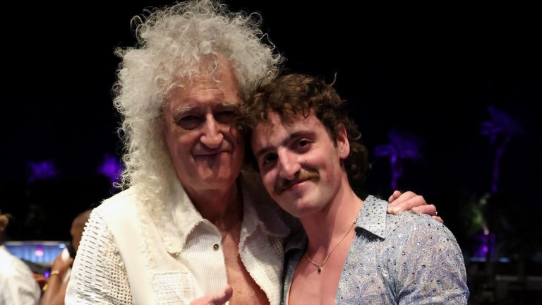 Benson Boone ruft Coachella aus, um auf Brian May zu reagieren