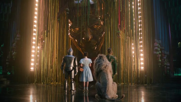Dorothy kommt in Oz in Wicked an: Für einen guten Trailer: Watch
