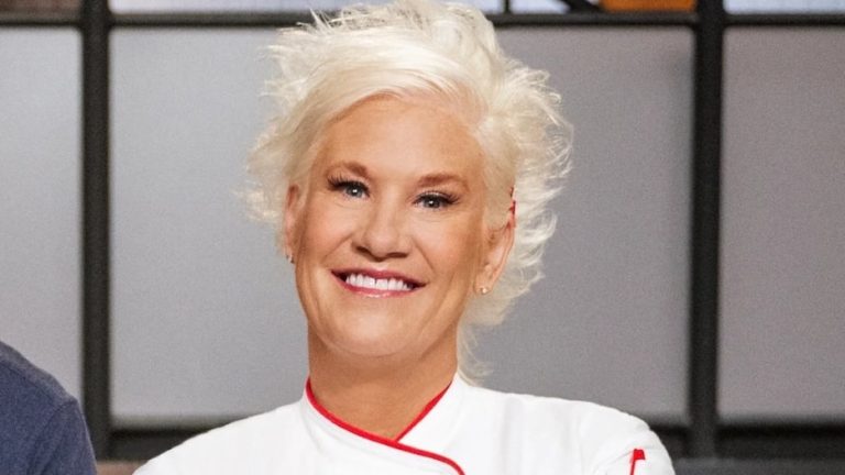 Food Network -Star Anne Burrell tot um 55 Jahre