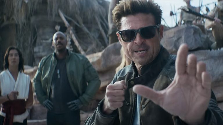 Johnny Cage von Karl Urban betritt den Kampf