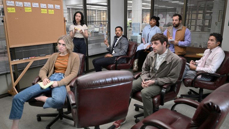 Schauen Sie sich den ersten Blick auf die Spin-off-Serie des Büros an