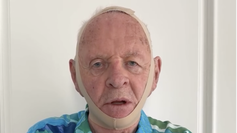 Anthony Hopkins Parodien Kim Kardashian für Hannibal Lecter Skims Maske