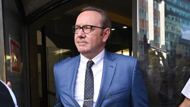 Kevin Spacey „lebt außerhalb von Hotels“ auf der Suche nach Arbeit