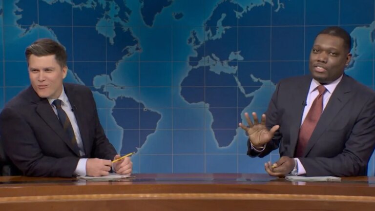 Michael Che überrascht Colin Jost mit Joke Swap