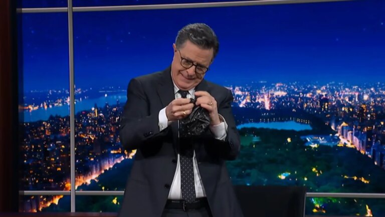 Stephen Colbert sagt, die Aussage von CBS sei Hundekacke