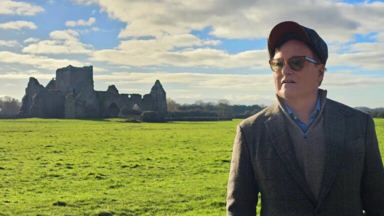 Conan O’Brien hat nach seiner Reise nach Irland „unglaubliches Einfühlungsvermögen“ für Einwanderer