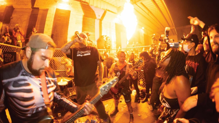 Der von Zack de la Rocha produzierte Dokumentarfilm „Dead City Punx“ erhält Trailer und Premiere-Datum