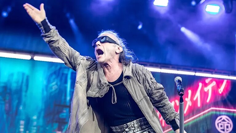 Iron Maiden enthüllen Trailer zum Dokumentarfilm Burning Ambition
