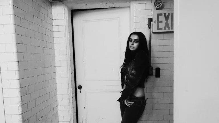 9 neue Alben, die Sie sich jetzt anhören sollten: Charli XCX, the Strokes, Tyla und mehr