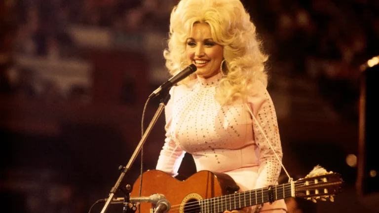 Dolly Parton erinnert sich: Reba McEntire, Kacey Musgraves und andere zollen Tribut