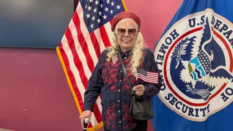 Joni Mitchell ist jetzt offiziell Amerikanerin