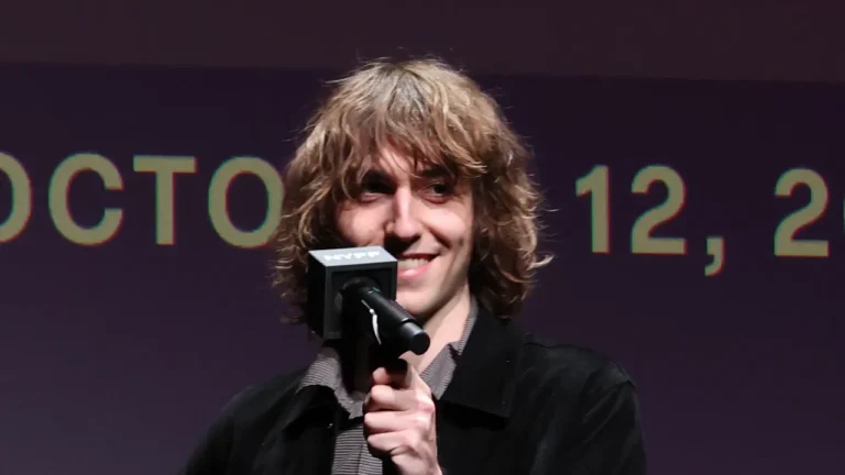 Sehen Sie sich den ersten Teaser-Trailer von Cameron Winter in der Carnegie Hall an